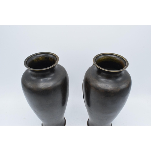 85A - A quality pair of late 19th century Japanese Meiji period
(1868 - 1912) patinated bronze vases
decor... 