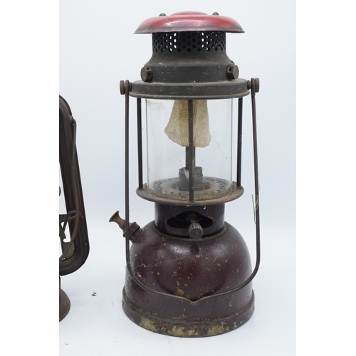 241 - An original Bialaddin paraffin lamp together with a similar smaller example (2). Tallest 34cm tall.