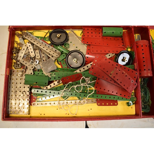 272 - A collection of vintage Meccano items and parts. In used condition.