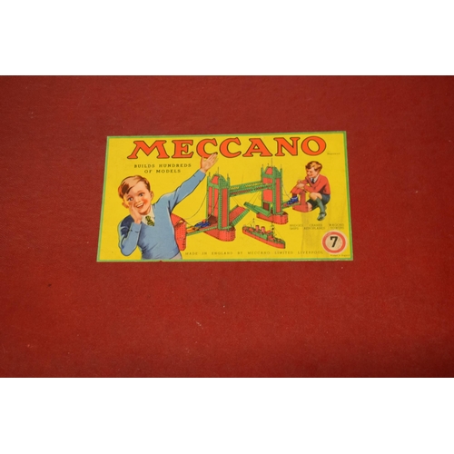 272 - A collection of vintage Meccano items and parts. In used condition.