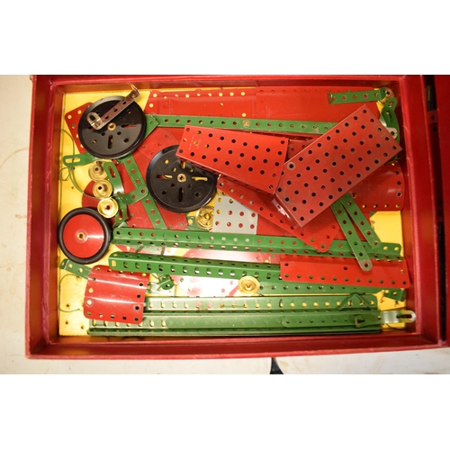 272 - A collection of vintage Meccano items and parts. In used condition.