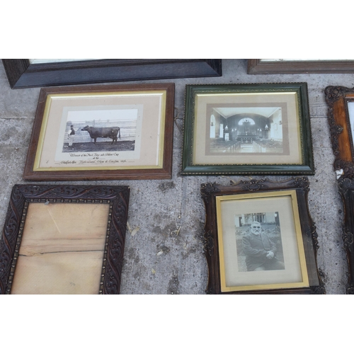 284 - A good collection of 19th and 20th century photo frames with subjects to include carved wooden examp... 