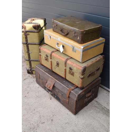 293 - A good collection of vintage trunks and suit cases to include leather and similar examples. Largest ... 