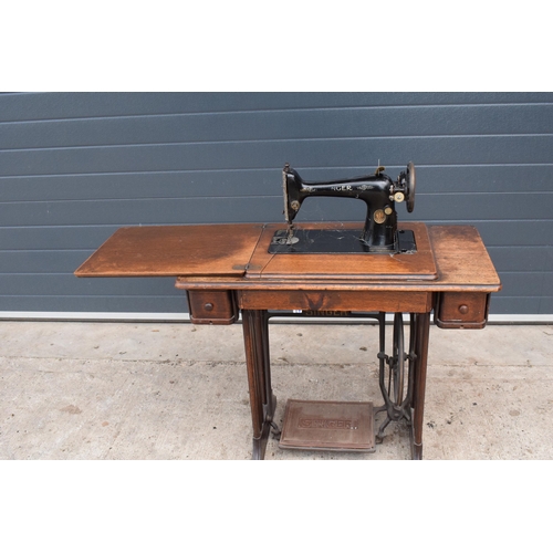 303 - An early 20th century folding Singer sewing machine table. All folds / expands well. Untested. 87 x ... 