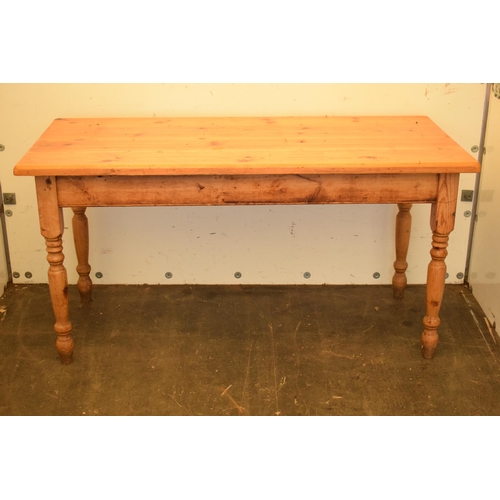 313 - A 20th century pine kitchen table. 152 x 70 x 78cm tall. In good functional condition with signs of ... 