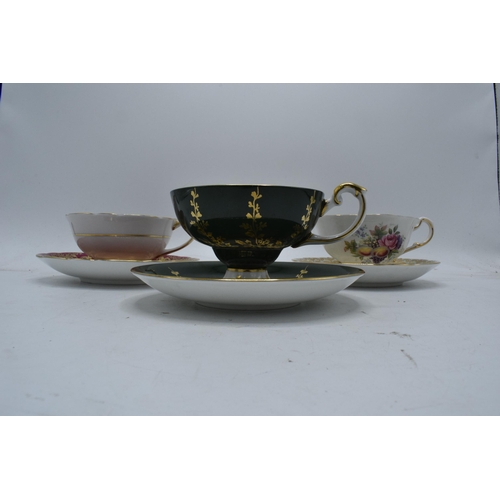 59 - A collection of cups and saucers / duos to include Aysnley and Paragon depicting regal style scenes ... 