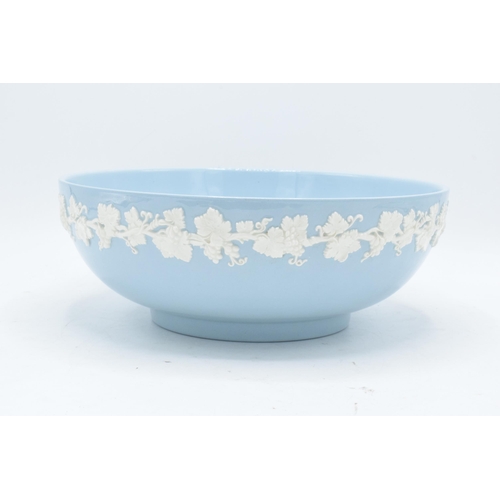 70 - Wedgwood Queensware fruit bowl 27cm diameter. In good condition with no obvious damage or restoratio... 