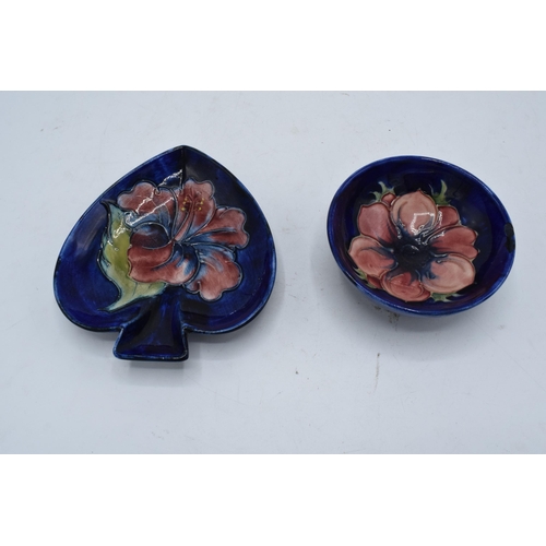 96 - A pair of Moorcroft items to include a hibiscus on blue spade-shaped ashtray together with a similar... 