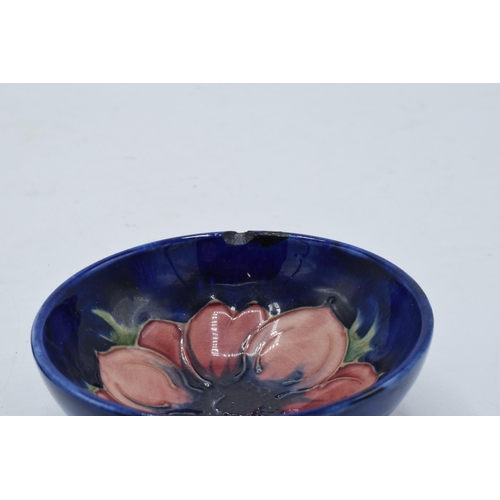 96 - A pair of Moorcroft items to include a hibiscus on blue spade-shaped ashtray together with a similar... 