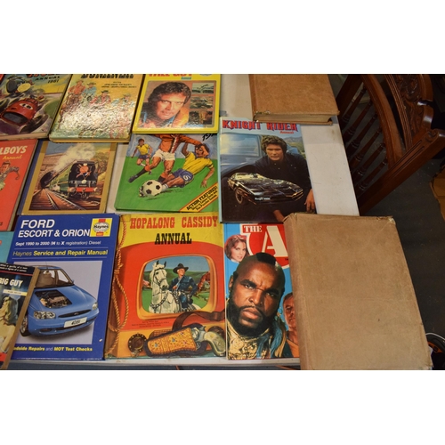 10C - A collection of books and annuals to include the Wonder Book of Children, The Boys Own Annual Volume... 