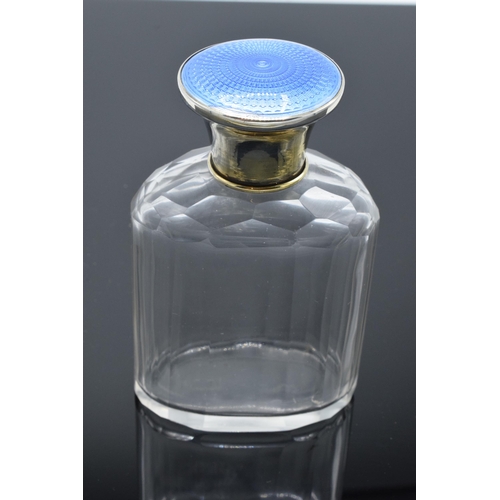 206 - Silver glass scent bottle with a blue enamelled lid. Birmingham 1928. In good condition. Minor loss ... 