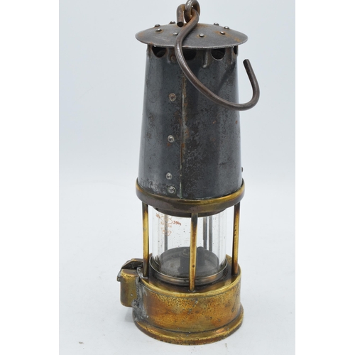 237 - The Protector Lamp & Lighting Co. Ltd Eccles Type SL safety miners lamp. In good condition with no o... 