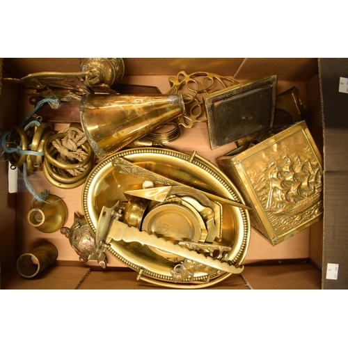 283 - A good collection of brass and metalware to include nut crackers, vases, saucepans, trivet, boxes, t... 