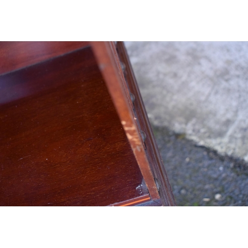 301 - Edwardian mahogany rotating bookcase with string inlay and a satinwood inlay motif. 63 x 63 x 92cm t... 