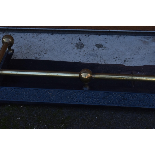 304 - A Victorian brass and metal fire fender. 130 x 32cm.