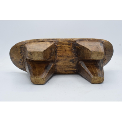 331 - An early to mid 20th carved wooden headrest, believed to be of African origin. 43cm long.