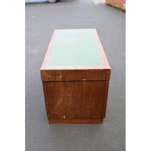 349 - A 20th century knee hole office desk with green leather inset manufactured by Durrant. 137 x 69 x 77... 