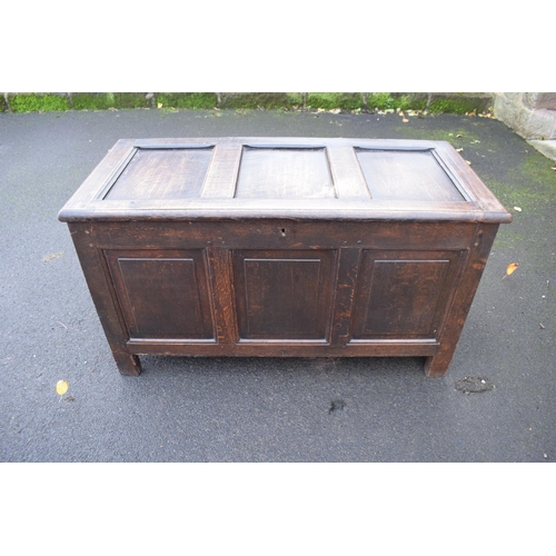 350 - A late 18th / early 19th century 3 panel oak coffer with hinged lid. 115 x 51 x 64cm tall. In good f... 