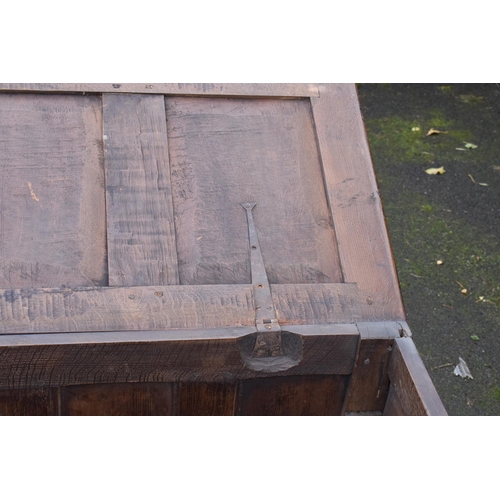 350 - A late 18th / early 19th century 3 panel oak coffer with hinged lid. 115 x 51 x 64cm tall. In good f... 