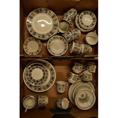 43E - A large collection of vintage mid century Broadhurst Ironstone Kathie Winkle tea and dinner ware to ... 