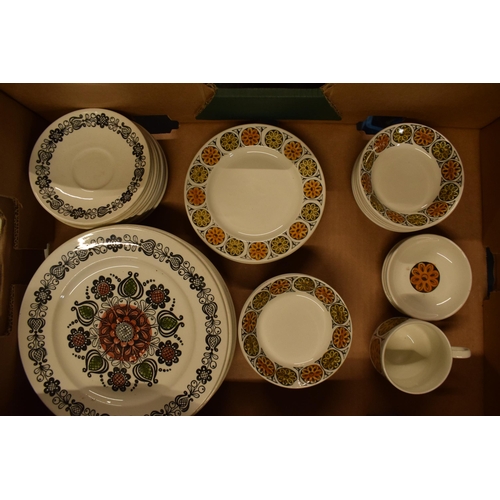 43F - A large collection of Broadhurst ironstone tea and dinner ware to include Renaissance (approx 48 pie... 