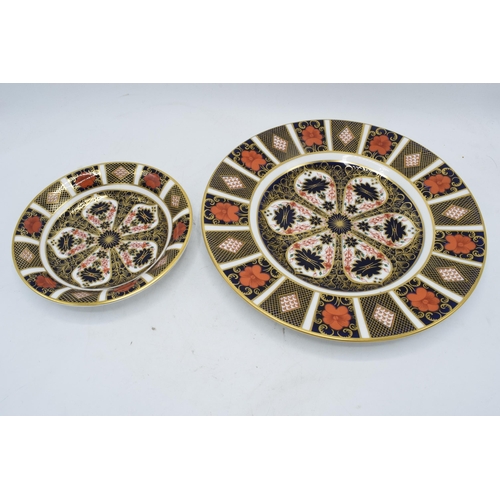 78 - Royal Crown Derby 1128 Imari items to include a 27cm diameter dinner plate together with a 17cm shal... 