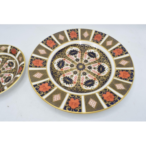 78 - Royal Crown Derby 1128 Imari items to include a 27cm diameter dinner plate together with a 17cm shal... 