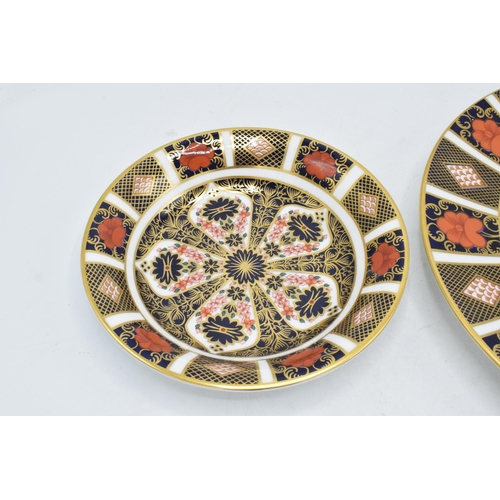 78 - Royal Crown Derby 1128 Imari items to include a 27cm diameter dinner plate together with a 17cm shal... 