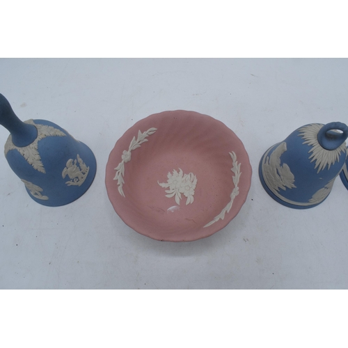 87 - A collection of Wedgwood Jasperware to include a pink bowl and blue examples together with a Beswick... 