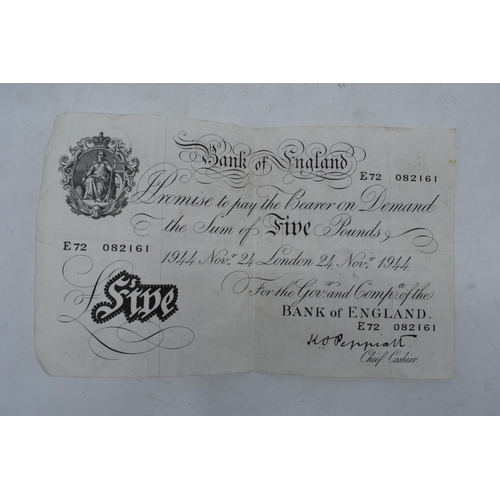 220A - Bank of England Kenneth Peppiatt white five pound note, London 24th November 1944 E72 082161.