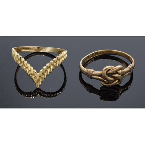 230G - A pair of 9ct gold ladies rings. 2.4 grams. One with Celtic style design.