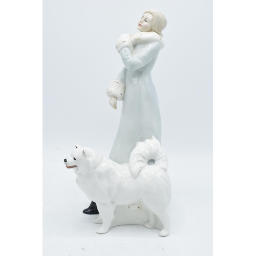 139A - Royal Doulton Reflections figure A Winter's Walk HN3052. In good condition with no obvious damage or... 