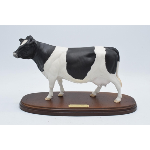 160B - Royal Doulton (Beswick) matte Connoisseur model of a Friesian Cow mounted on a wooden base. In good ... 