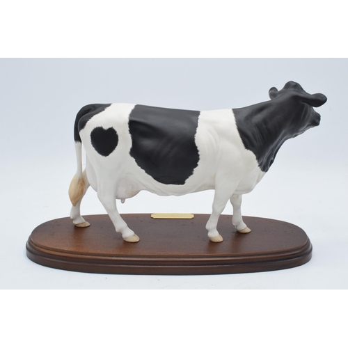 160B - Royal Doulton (Beswick) matte Connoisseur model of a Friesian Cow mounted on a wooden base. In good ... 