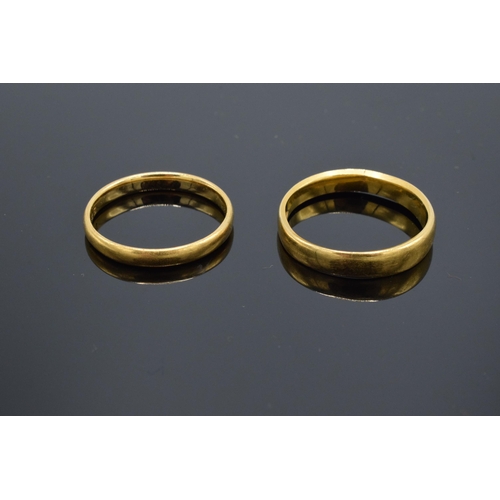 203G - A pair of 22ct gold wedding bands. 6.8 grams.