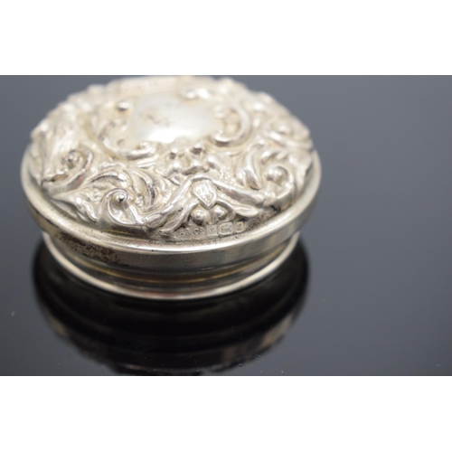 211 - Silver-topped ladies cosmetic jar, fine quality lid and crisp hallmark. Boxed.