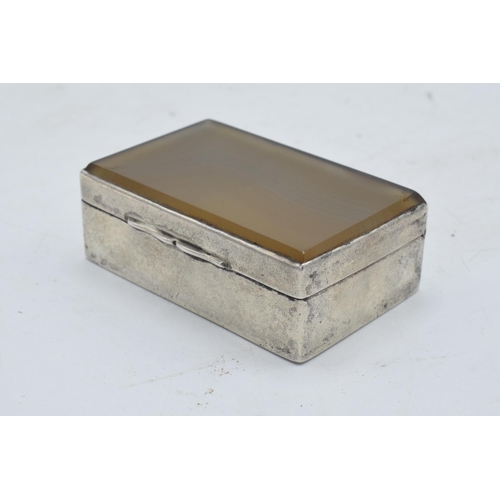 215 - Silver and agate hinged box. 61.6 grams gross weight. 6 x 4cm. Birmingham 1913.