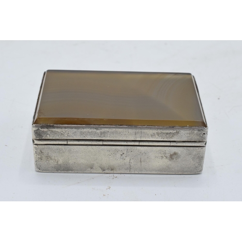 215 - Silver and agate hinged box. 61.6 grams gross weight. 6 x 4cm. Birmingham 1913.