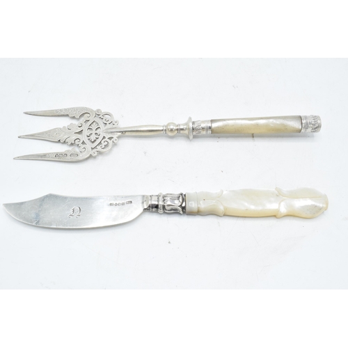 237 - A silver and mother of pearl pickle fork and butter knife. 21cm long.