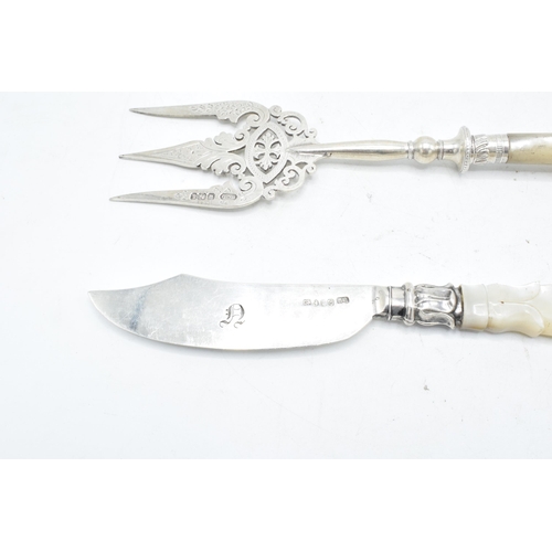 237 - A silver and mother of pearl pickle fork and butter knife. 21cm long.