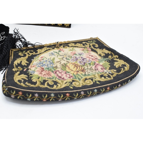 241 - A trio of early 20th century ladies evening bags (3).