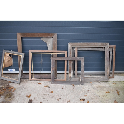 288 - A collection of various shaped oak and similar hardwood picture frames with the largest being 92 x 7... 