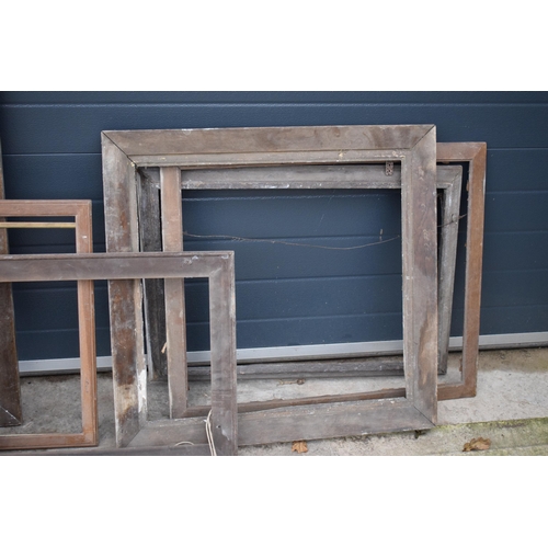 288 - A collection of various shaped oak and similar hardwood picture frames with the largest being 92 x 7... 