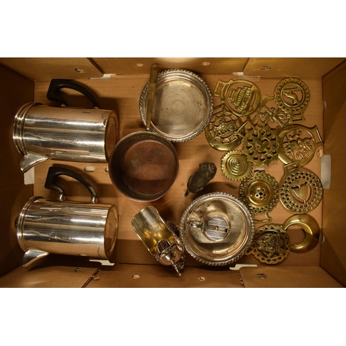 298 - A good collection of metalware to include a pewter dog pepperette, horse brasses, Georgian style sil... 