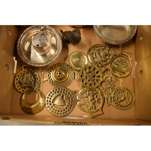 298 - A good collection of metalware to include a pewter dog pepperette, horse brasses, Georgian style sil... 