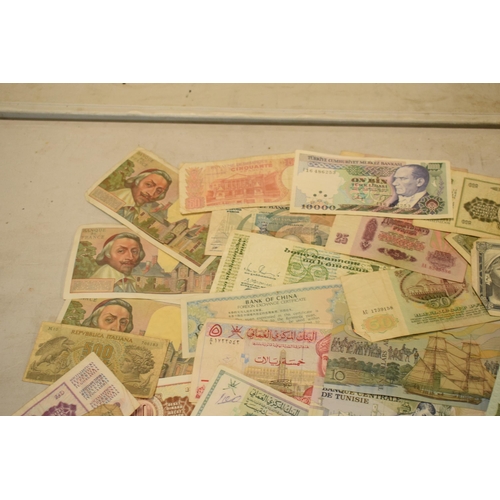 317 - A mixed collection of bank notes from across the world to include examples from Singapore, Ghana, Fr... 