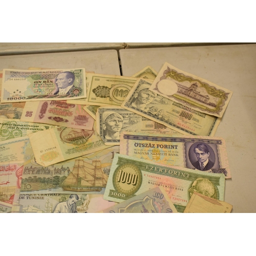 317 - A mixed collection of bank notes from across the world to include examples from Singapore, Ghana, Fr... 