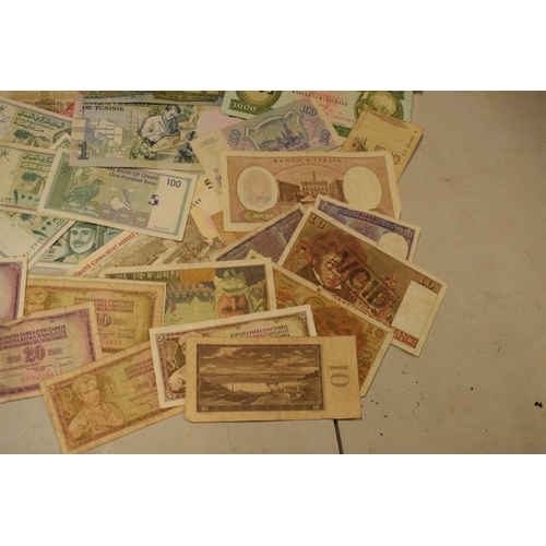 317 - A mixed collection of bank notes from across the world to include examples from Singapore, Ghana, Fr... 