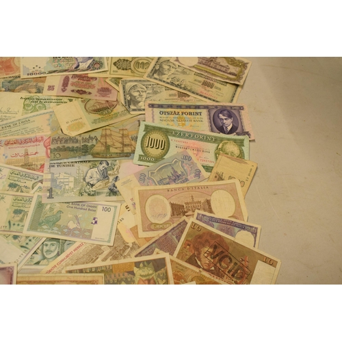 317 - A mixed collection of bank notes from across the world to include examples from Singapore, Ghana, Fr... 