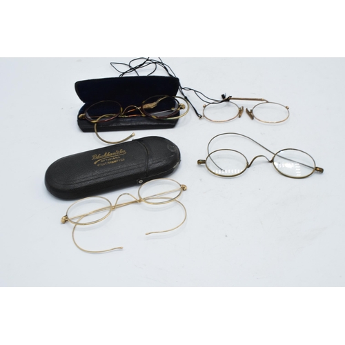 320 - A collection of Georgian or similar style spectacles / glasses with rolled gold frames, some cased.